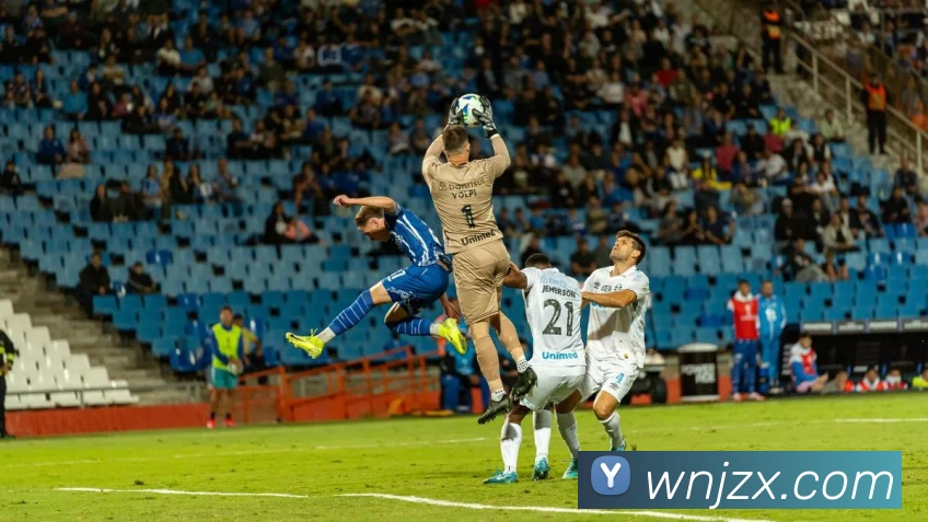 火箭队调整轮换阵容 乌度卡强调防守细节 季后赛席位竞争升温